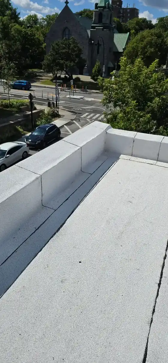 Réfection de toiture plate à Montréal par Les Couvertures LFB